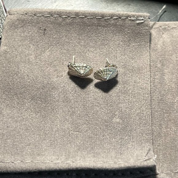 Vintage Sterling Silver "Hat" Stud Earrings from Vietnam - Picture 5 of 5